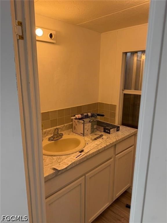2 Bed Waterfront Home for Sale in Fort Myers Estates, photo 7