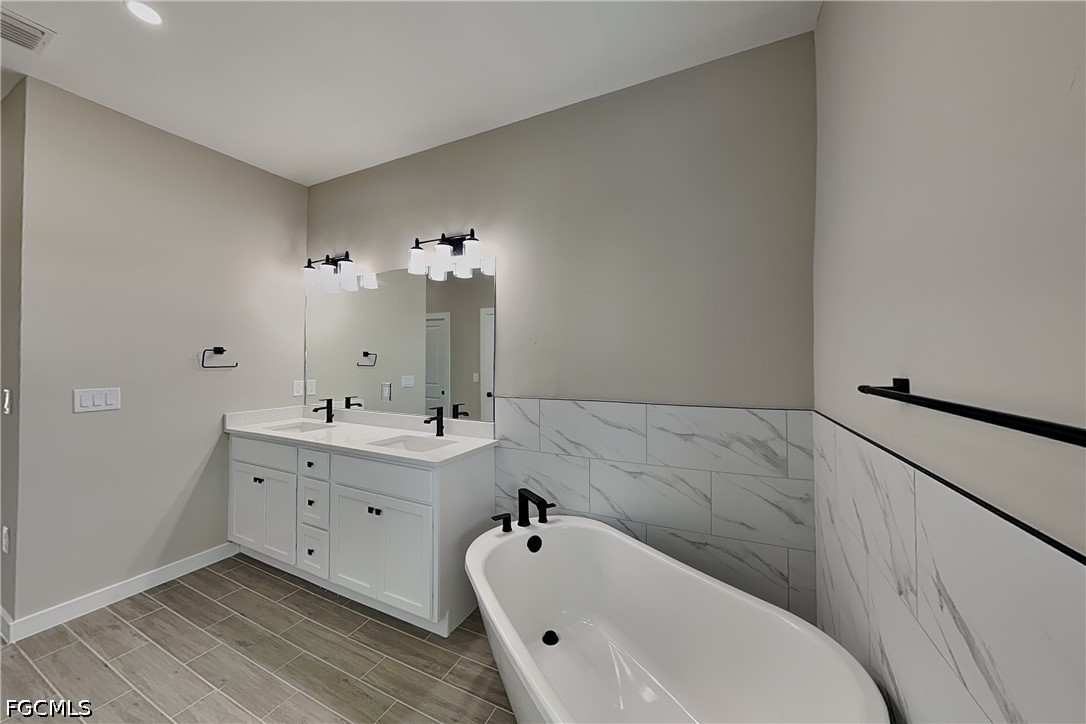 4 Bed SingleFamilyResidence for Sale in Punta Gorda, photo 7