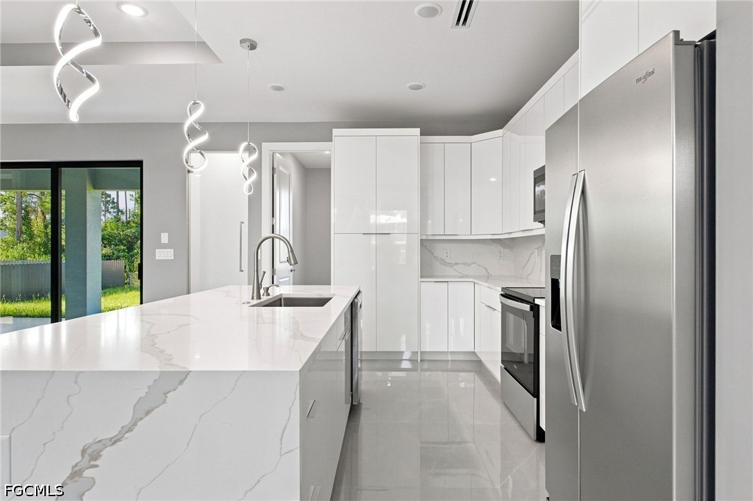 4 Bed SingleFamilyResidence for Sale in Lehigh Acres, photo 7