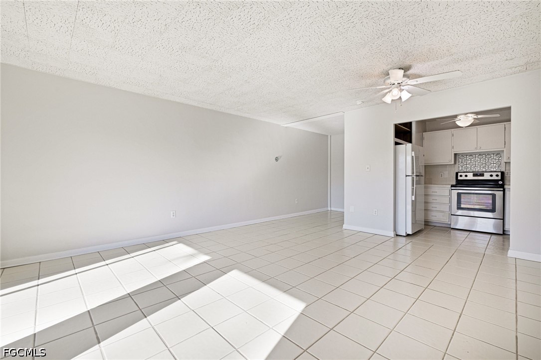 1 Bed Waterfront Home for Sale in Fort Myers, photo 7