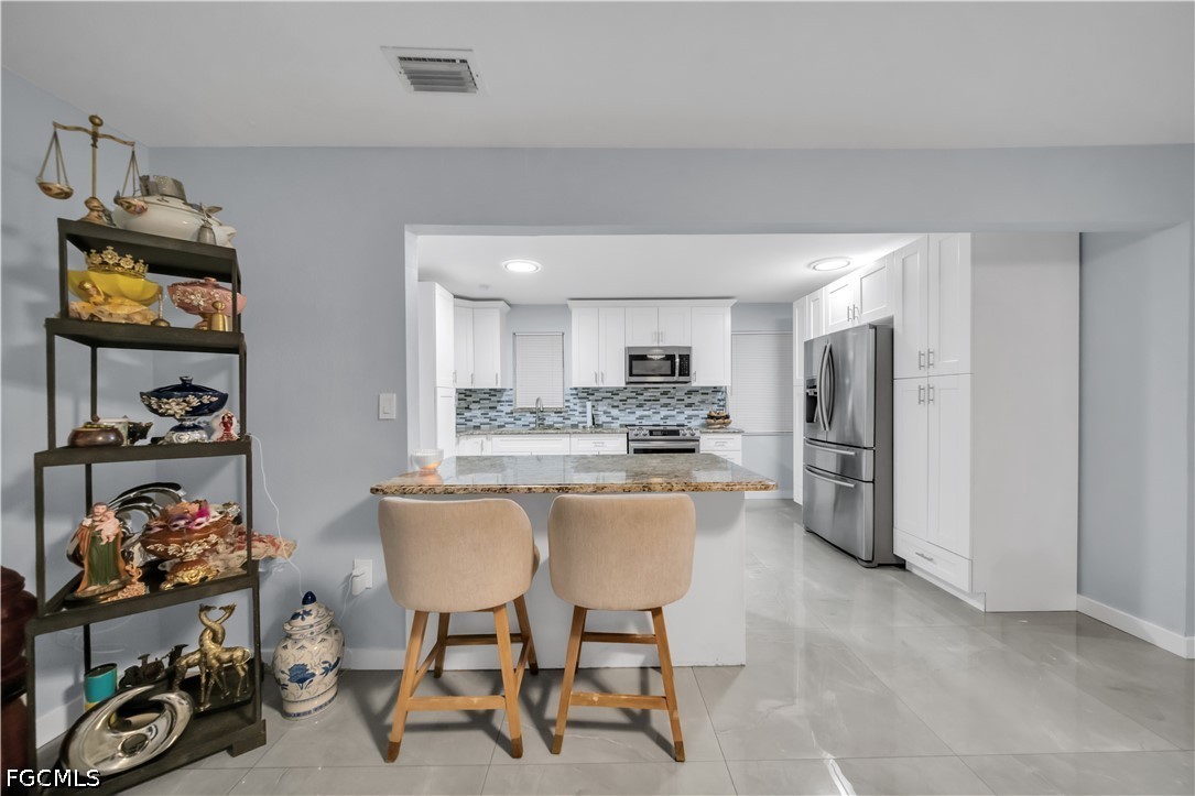 2 Bed SingleFamilyResidence for Sale in North Fort Myers, photo 7