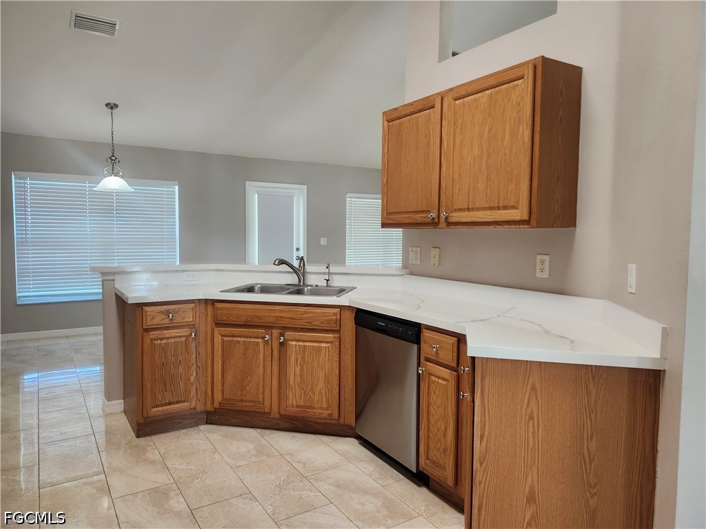4 Bed SingleFamilyResidence for Sale in Cape Coral, photo 7