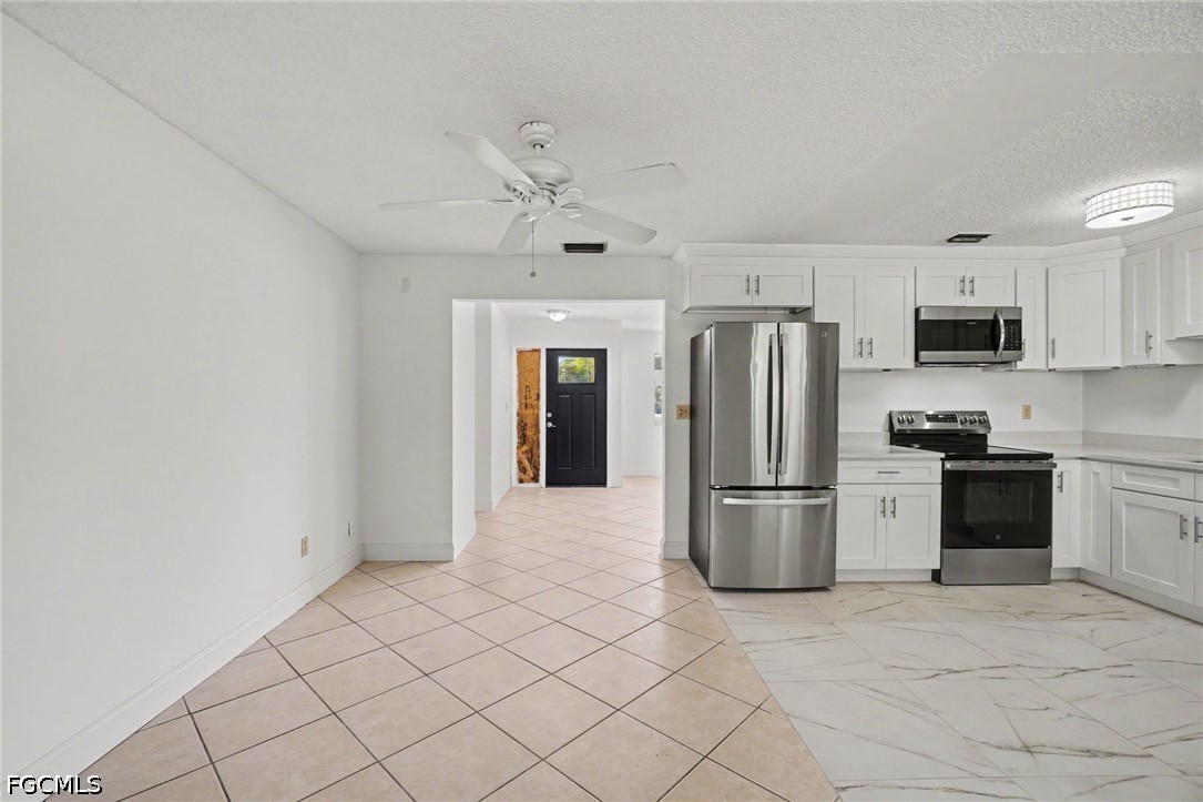 2 Bed SingleFamilyResidence for Sale in Cape Coral, photo 7