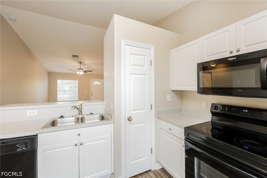 3 Bed SingleFamilyResidence for Sale in Mirror Lakes, photo 7