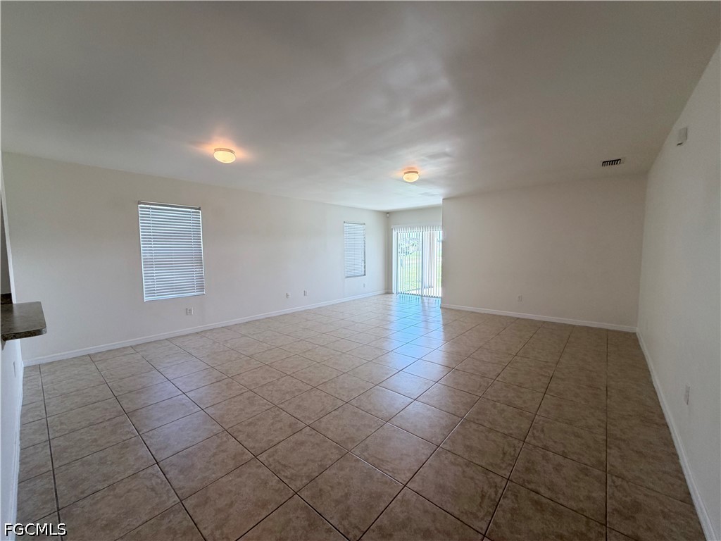 3 Bed SingleFamilyResidence for Sale in Cape Coral, photo 7