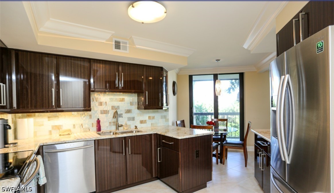 2 Bed Waterfront Home for Sale in Park Shore, photo 7