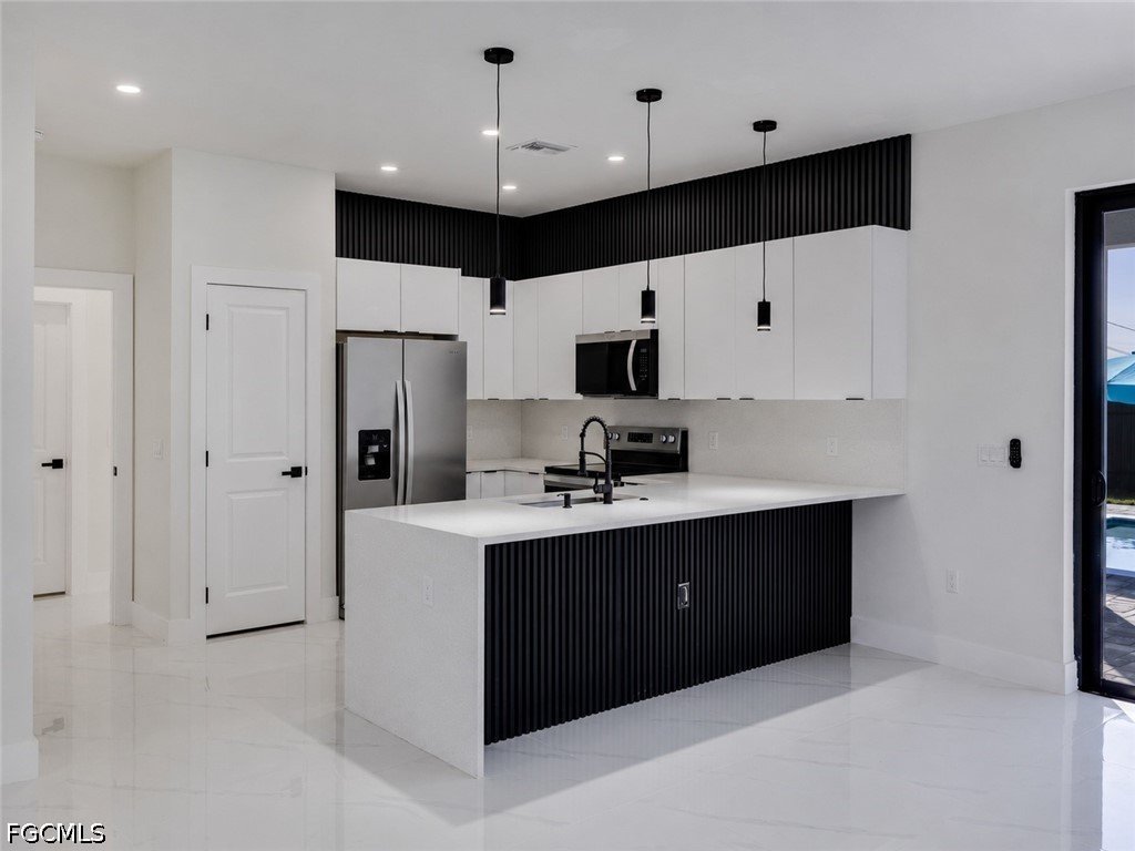 3 Bed Pool Home for Sale in Cape Coral, photo 7