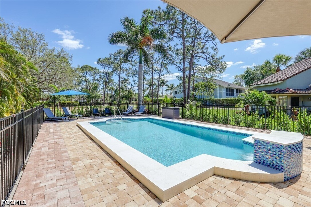 8 Bed Pool Home for Sale in Kings Lake, photo 7