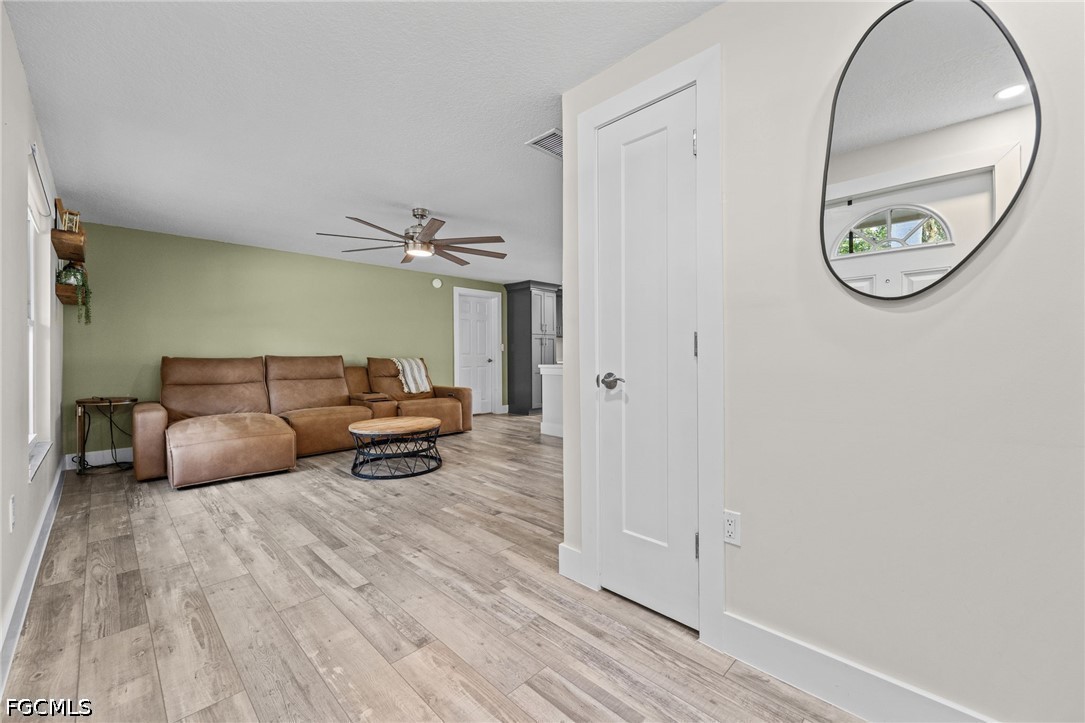 3 Bed SingleFamilyResidence for Sale in Caloosa View, photo 7