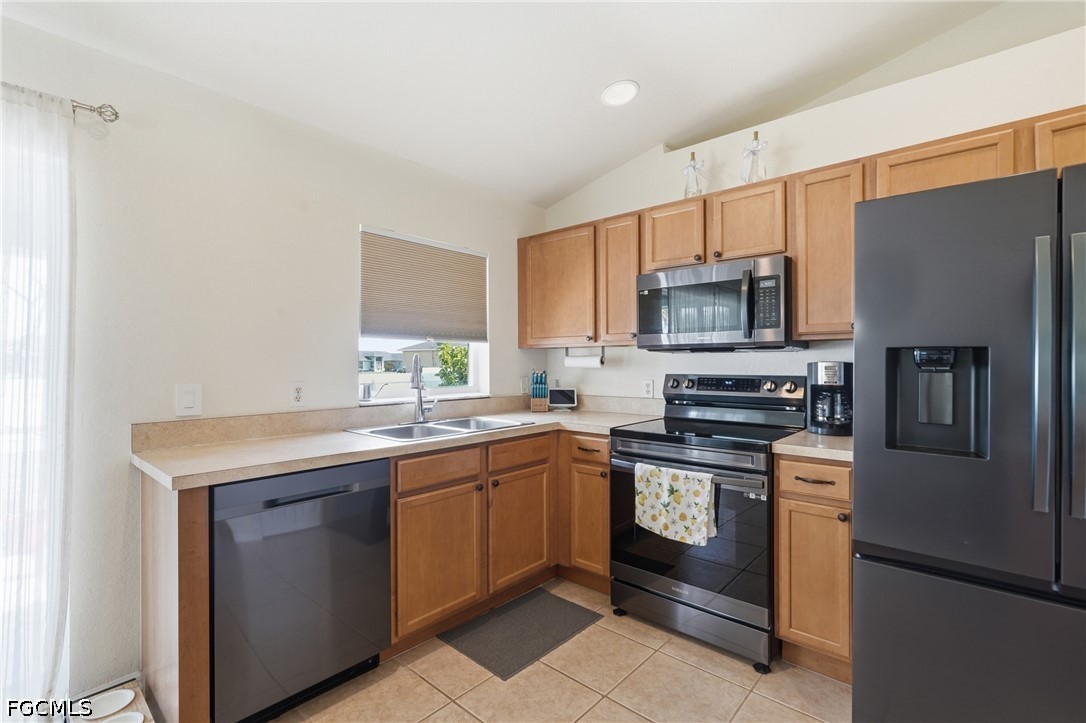 4 Bed SingleFamilyResidence for Sale in Cape Coral, photo 7