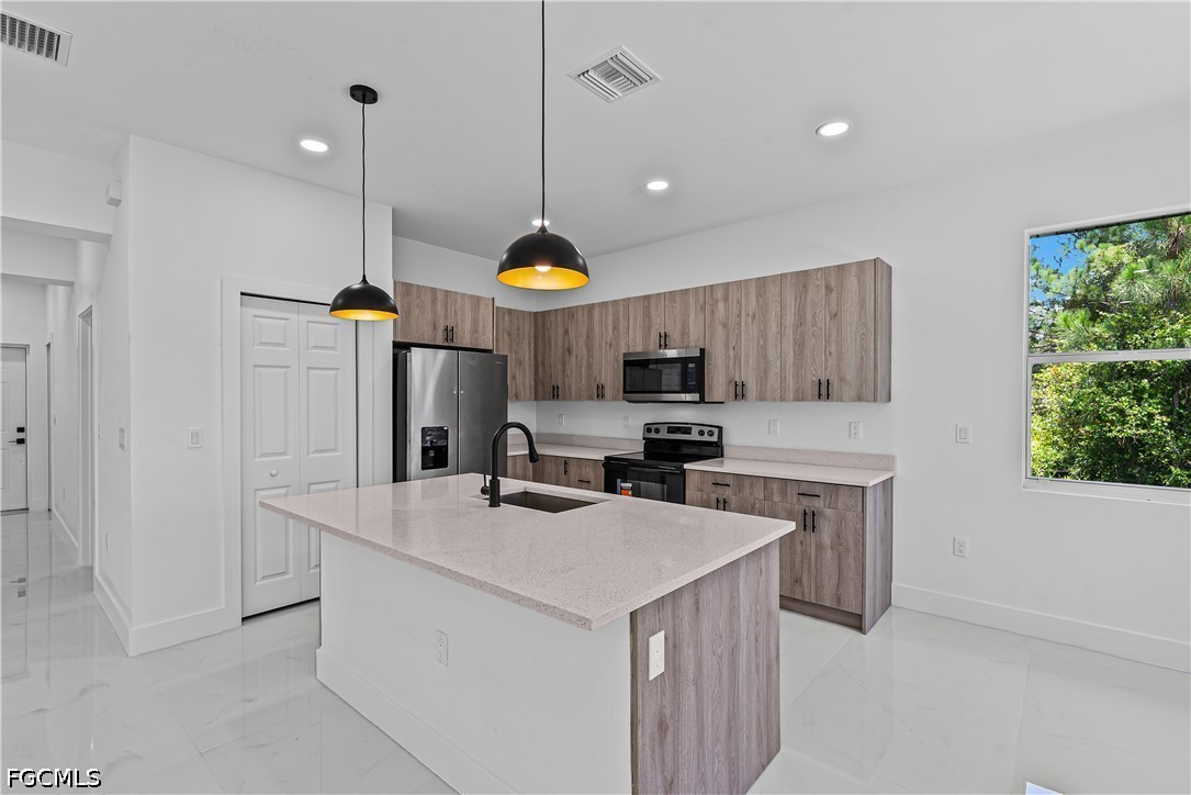 3 Bed SingleFamilyResidence for Sale in Lehigh Acres, photo 7