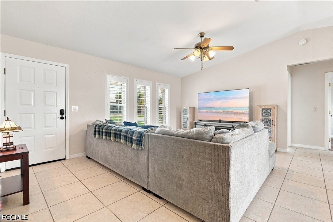 3 Bed SingleFamilyResidence for Sale in Cape Coral, photo 7