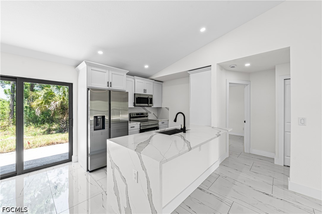 3 Bed SingleFamilyResidence for Sale in Lehigh Acres, photo 7