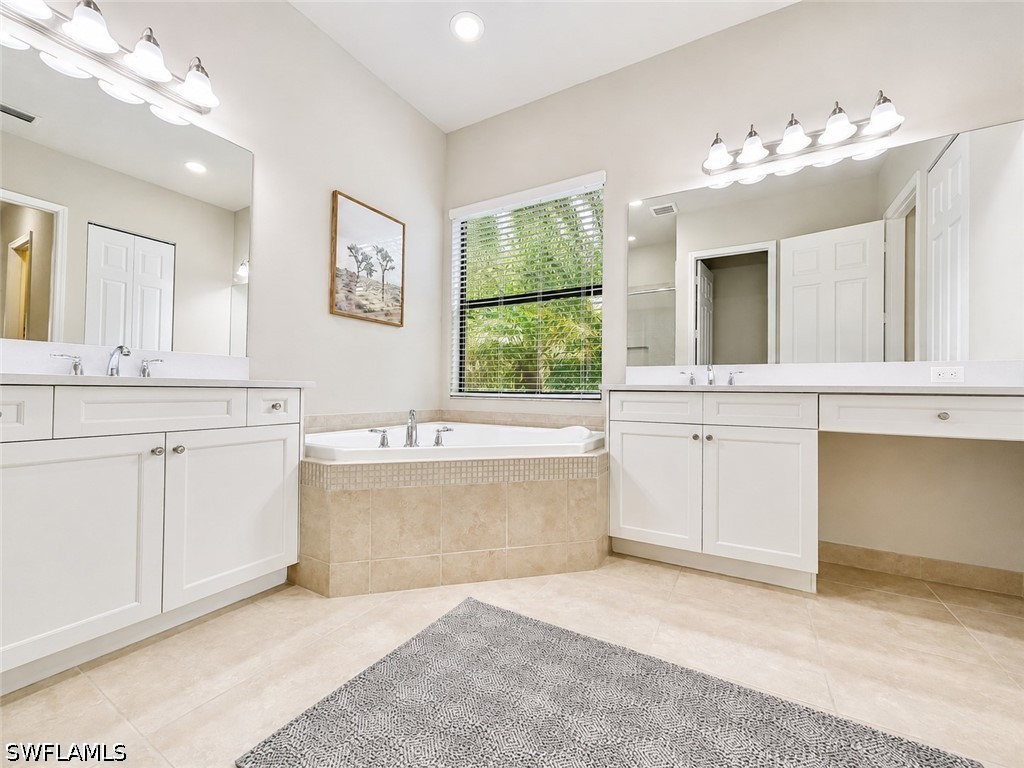 4 Bed SingleFamilyResidence for Sale in Naples, photo 7