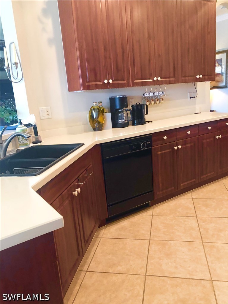 2 Bed Waterfront Home for Sale in Fort Myers, photo 7