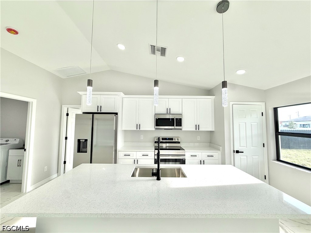 3 Bed SingleFamilyResidence for Sale in Cape Coral, photo 7