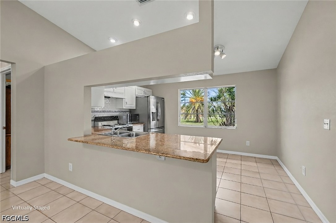 3 Bed Pool Home for Sale in Cape Coral, photo 7