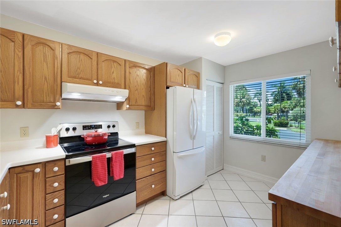 2 Bed Waterfront Home for Sale in Naples, photo 7