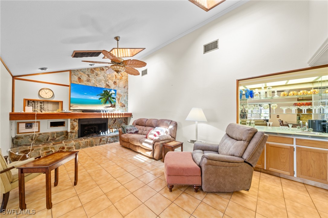 3 Bed Pool Home for Sale in Spanish Wells, photo 8