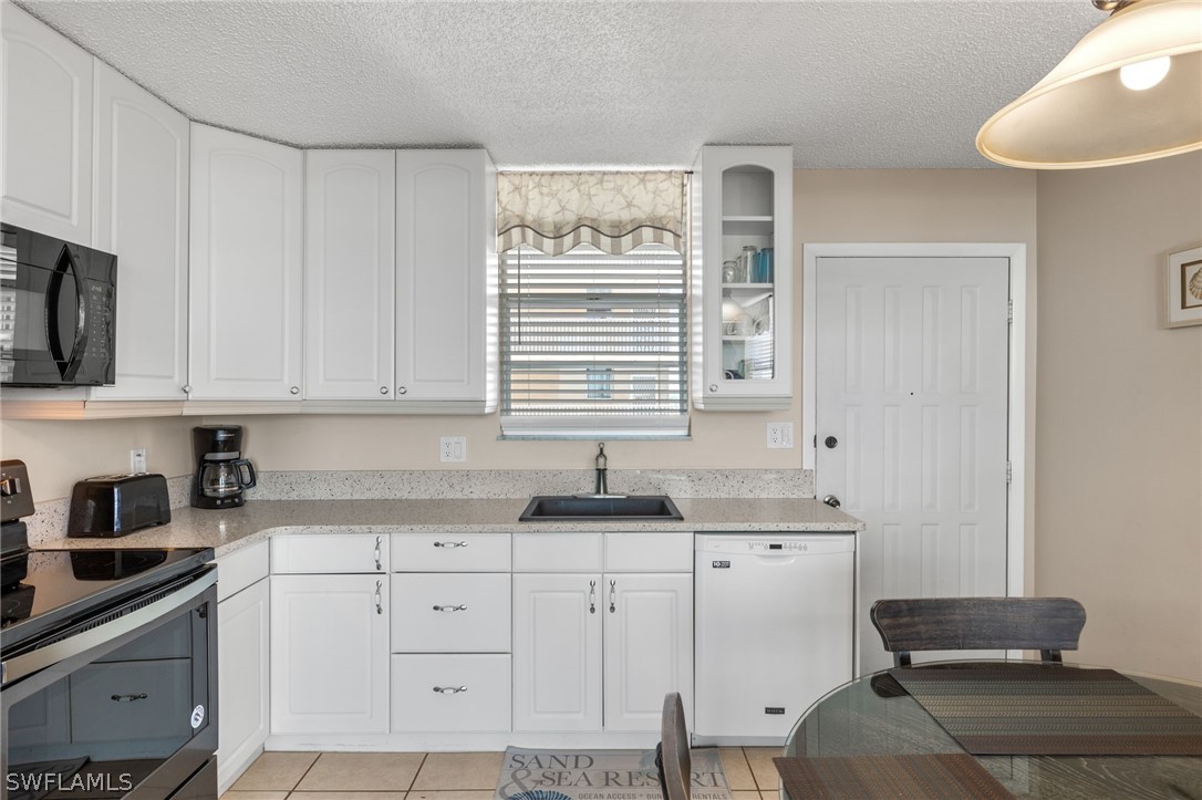 1 Bed Waterfront Home for Sale in Beach And Tennis Club, photo 8