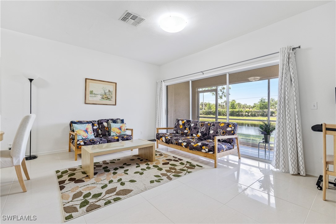 2 Bed Waterfront Home for Sale in Fort Myers, photo 8