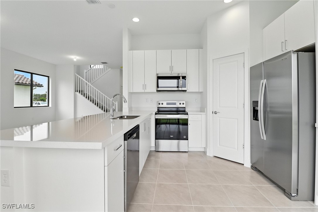 3 Bed Waterfront Home for Sale in Silverwood, FL, $421,307 — photo 8