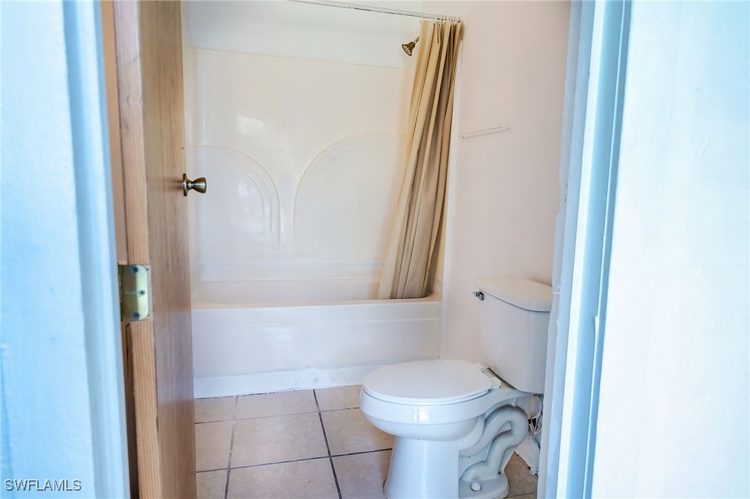 2 Bed SingleFamilyResidence for Sale in North Fort Myers, FL — photo 8