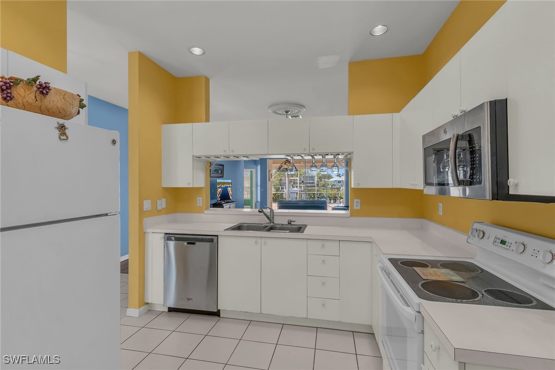 2 Bed Waterfront Home for Sale in Stella Maris, FL, $429,000 — photo 8