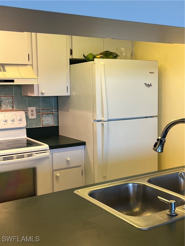2 Bed Waterfront Home for Sale in Bokeelia, photo 8