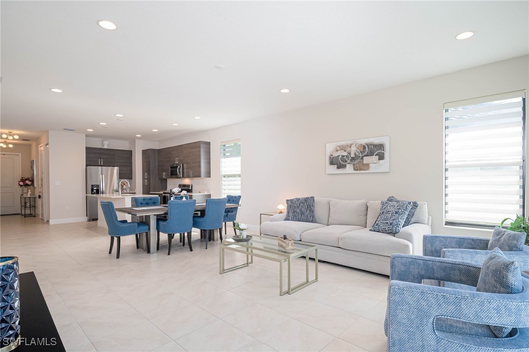 3 Bed SingleFamilyResidence for Sale in Silverwood, FL — photo 8