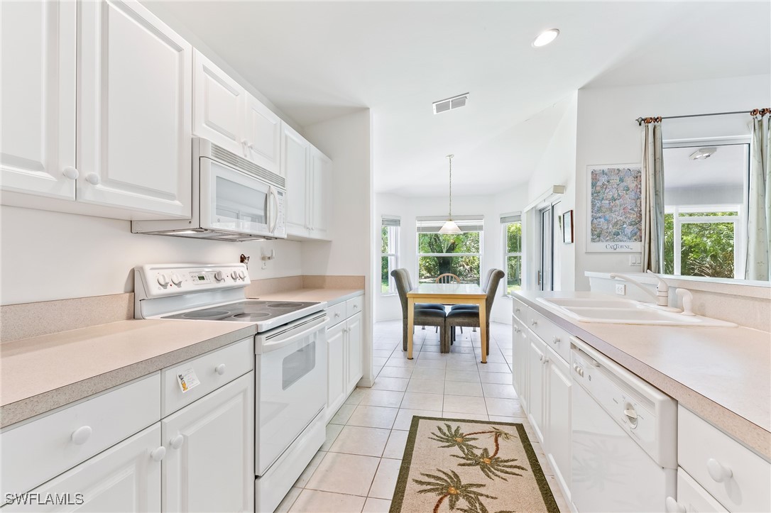 2 Bed SingleFamilyResidence for Sale in Heritage Cove I, FL — photo 8