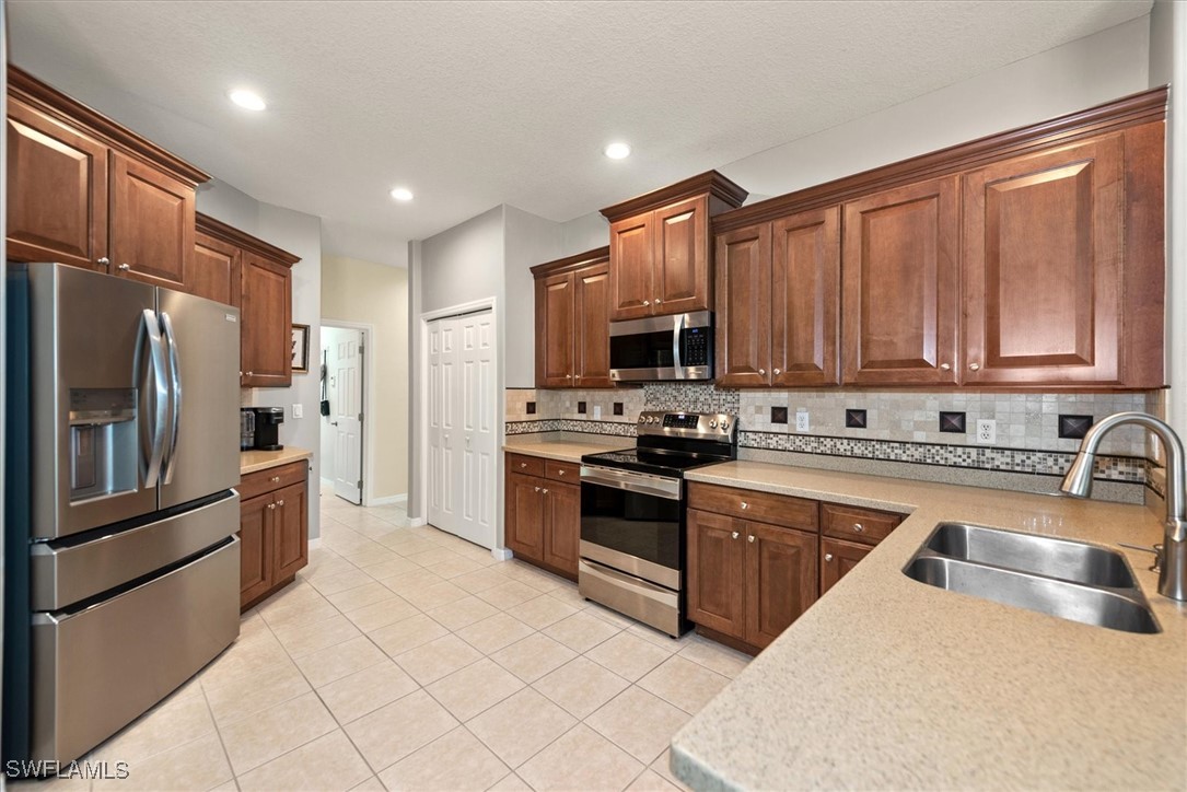 4 Bed Pool Home for Sale in Stoneybrook, photo 8