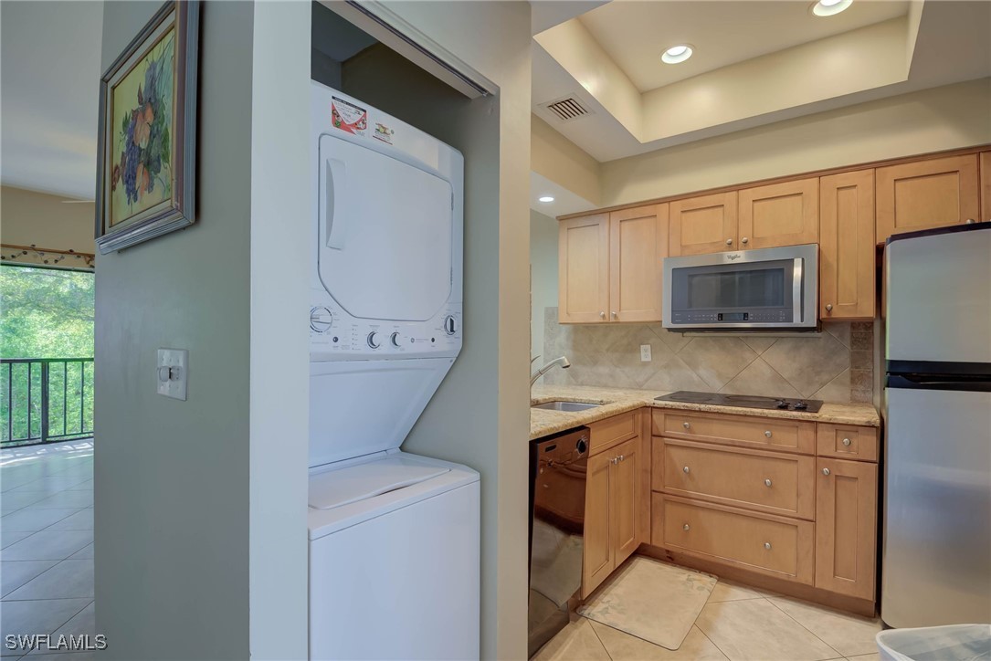 2 Bed Condominium for Sale in Naples, FL, $229,000 — photo 8
