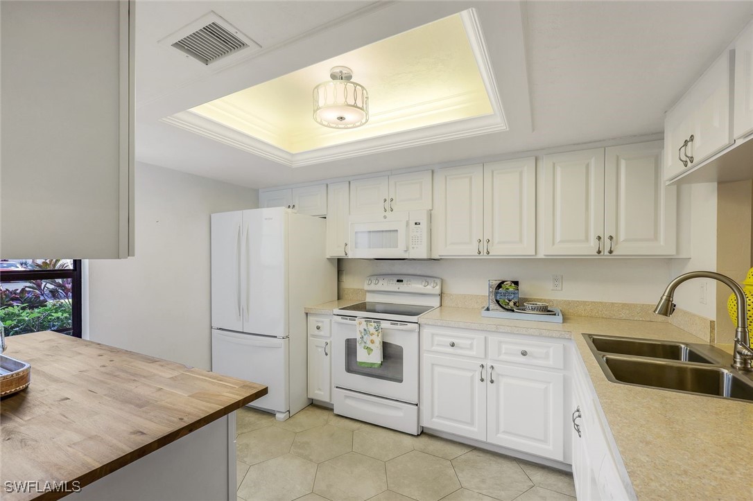 2 Bed Condominium for Sale in Courtwood, FL, $250,000 — photo 8