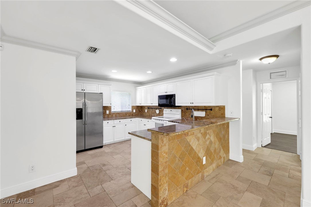 3 Bed SingleFamilyResidence for Sale in Naples, FL, $459,900 — photo 8