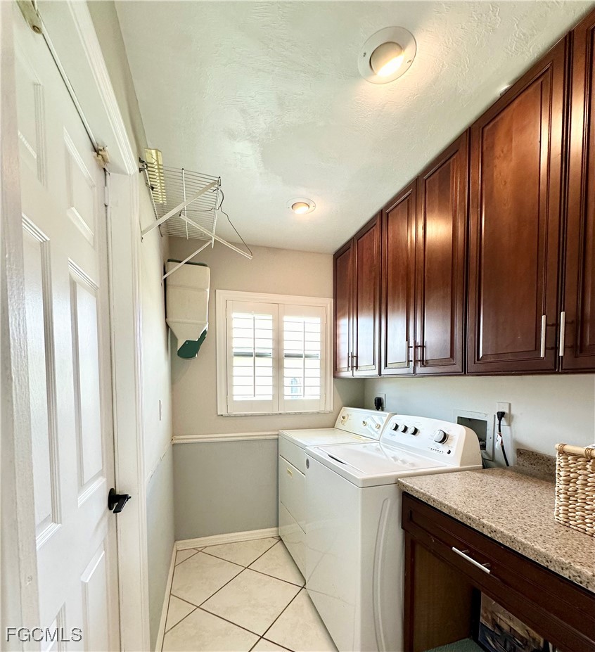 3 Bed Pool Home for Sale in Cape Coral, photo 8