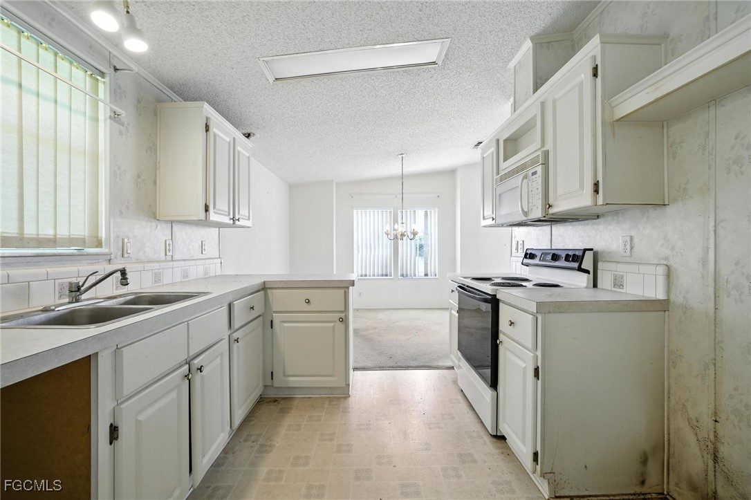 2 Bed ManufacturedHome for Sale in Fort Myers, FL, $89,000 — photo 8