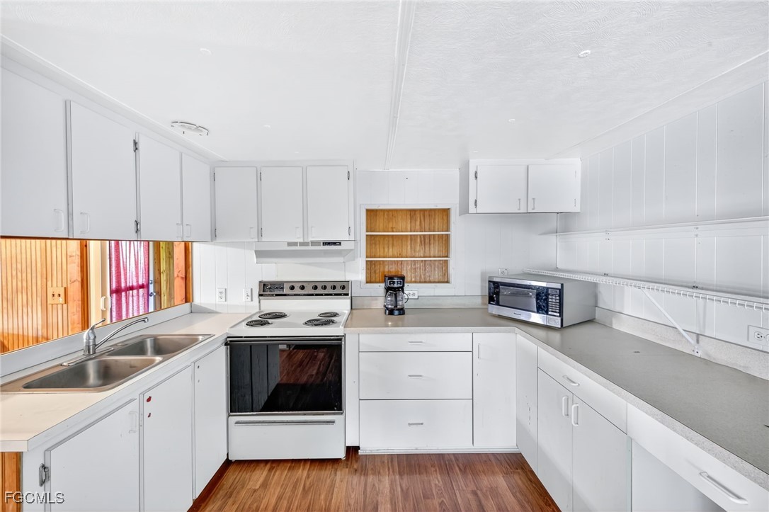 2 Bed ManufacturedHome for Sale in Carriage Village, FL — photo 8