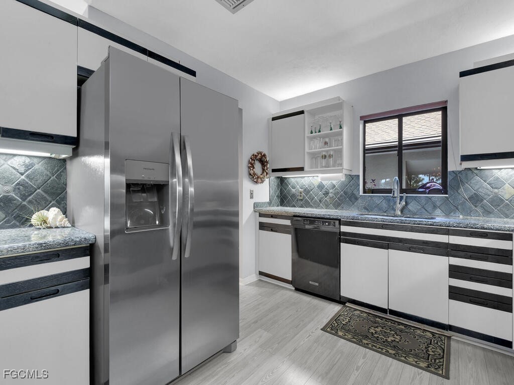 2 Bed Condominium for Sale in Naples, FL, $230,000 — photo 8