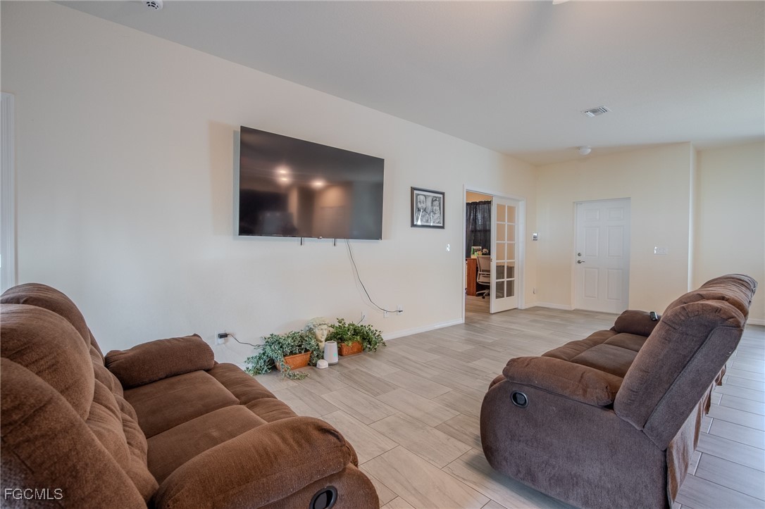 3 Bed SingleFamilyResidence for Sale in Port Labelle, FL — photo 8