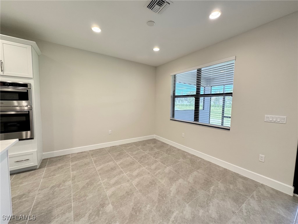 3 Bed SingleFamilyResidence for Sale in Valencia Harbor, FL — photo 8