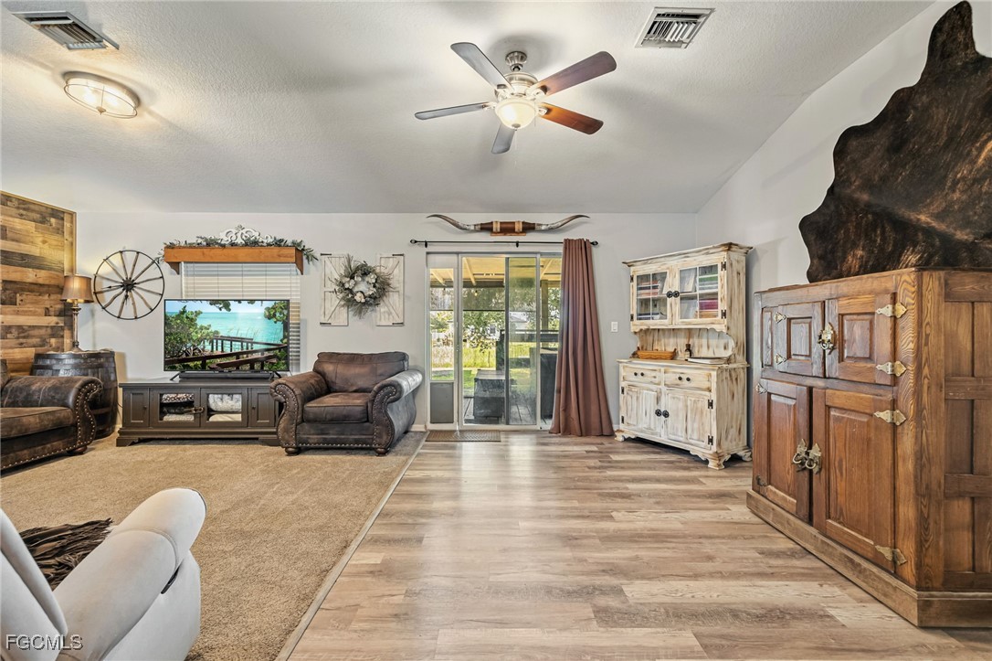 3 Bed SingleFamilyResidence for Sale in Greenbriar, FL — photo 8