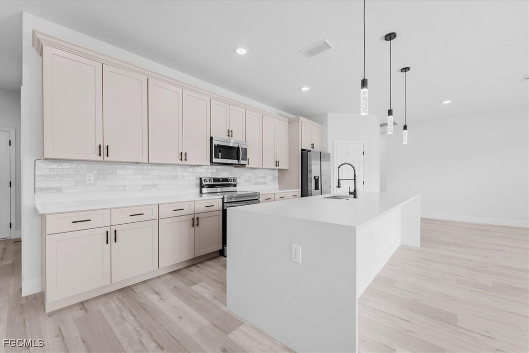 4 Bed SingleFamilyResidence for Sale in Sun N Lakes, photo 8