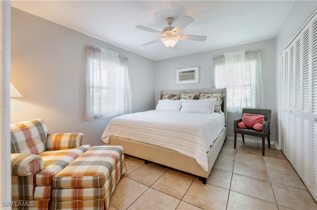 2 Bed Condominium for Sale in Seabreeze West, FL, $250,000 — photo 8