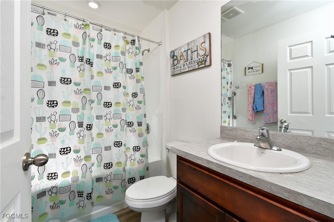 3 Bed SingleFamilyResidence for Sale in Lehigh Acres, photo 8