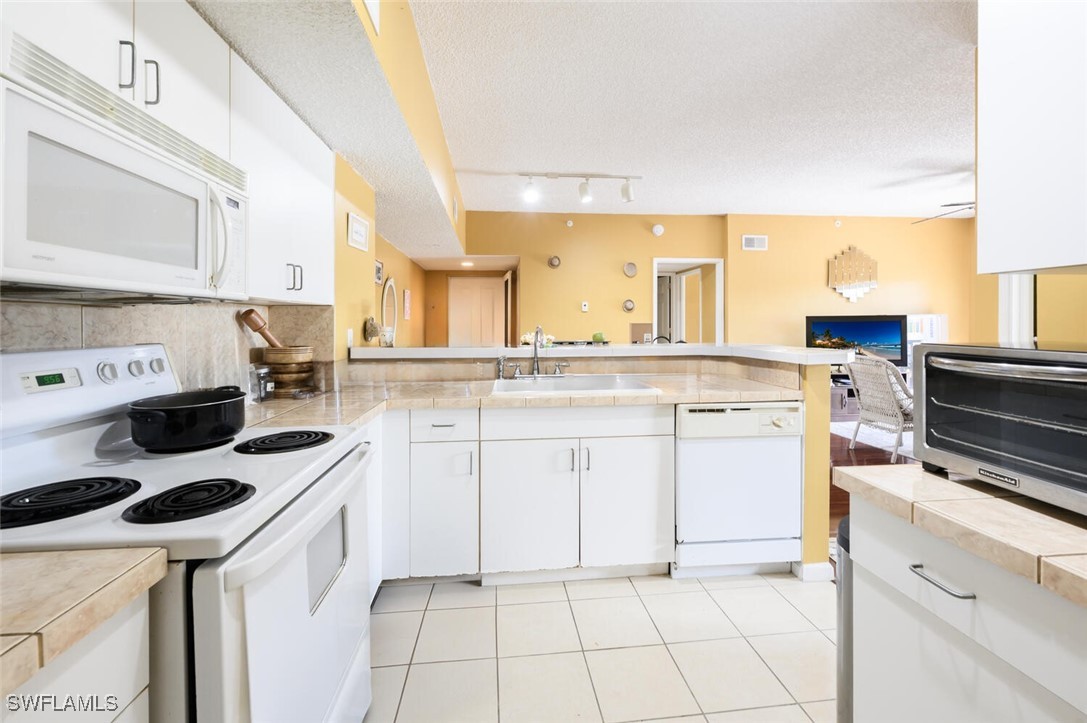 2 Bed Condominium for Sale in Napoli, FL — photo 8