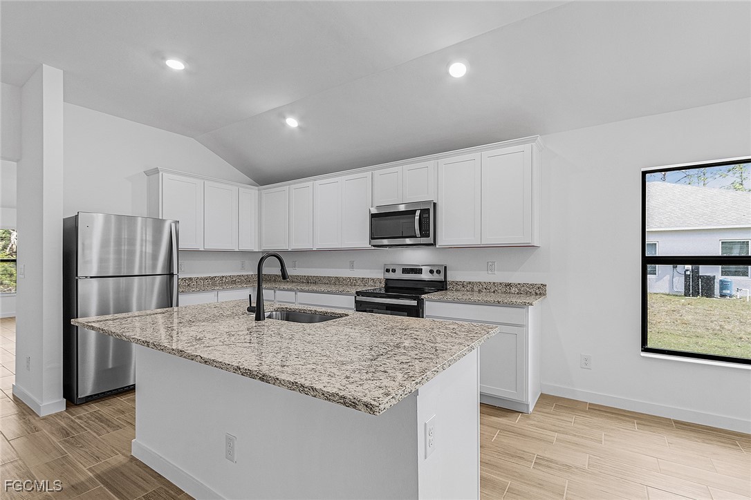 3 Bed SingleFamilyResidence for Sale in Mirror Lakes, photo 8
