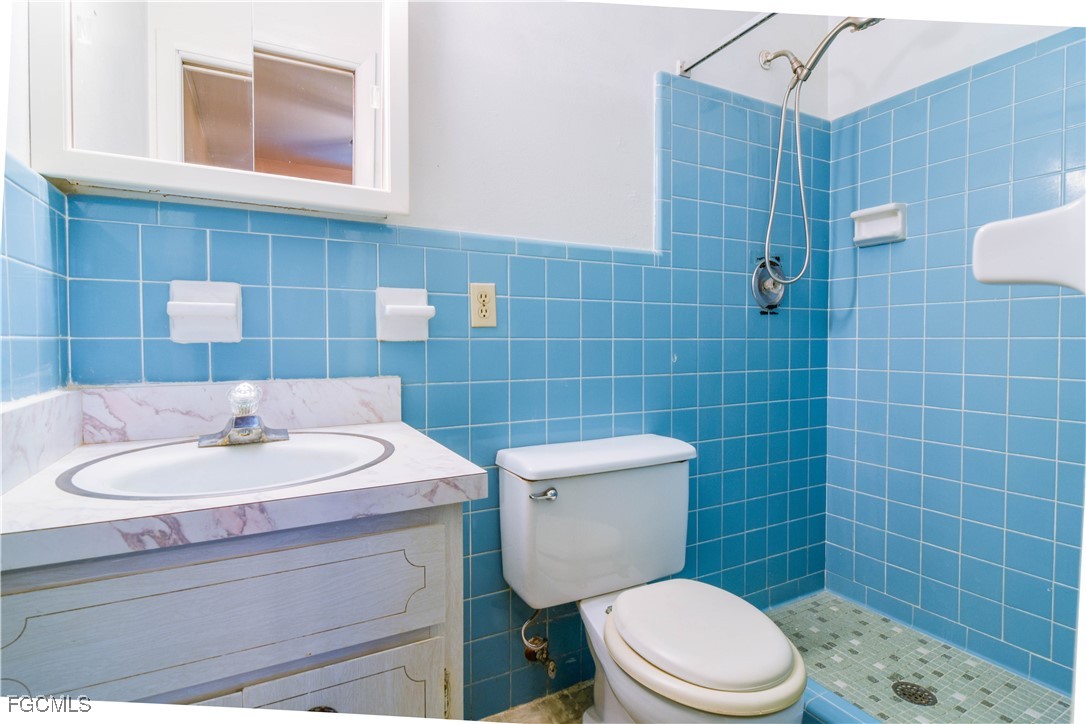 3 Bed SingleFamilyResidence for Sale in Buckingham, FL — photo 8