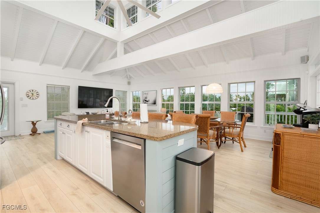 3 Bed Waterfront Home for Sale in Bokeelia, photo 8