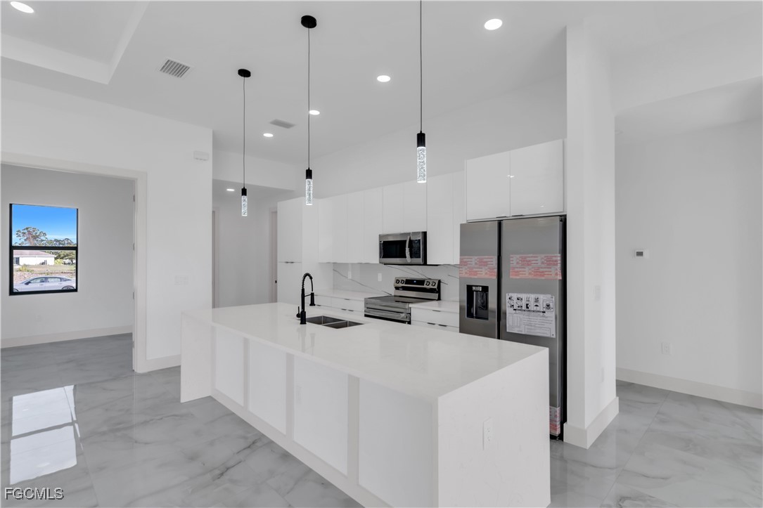 3 Bed SingleFamilyResidence for Sale in Lehigh Acres, photo 8
